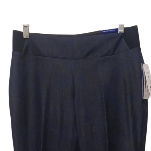 Investments -Park Ave Fit Ankle , Lite Weight Denim Pants, Look One Size Smaller - Picture 4 of 6